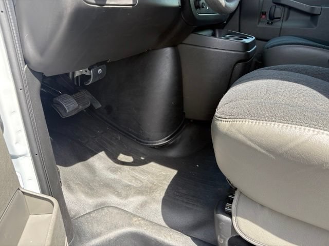 Used 2024 Chevrolet Express 2500 w/ Driver Convenience Package RWD image 27