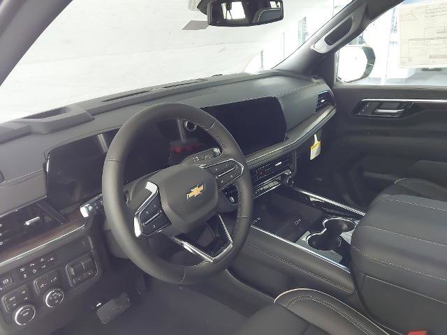 New 2026 Chevrolet Suburban Premier w/ Sun And Tow Package AWD/4WD video 2