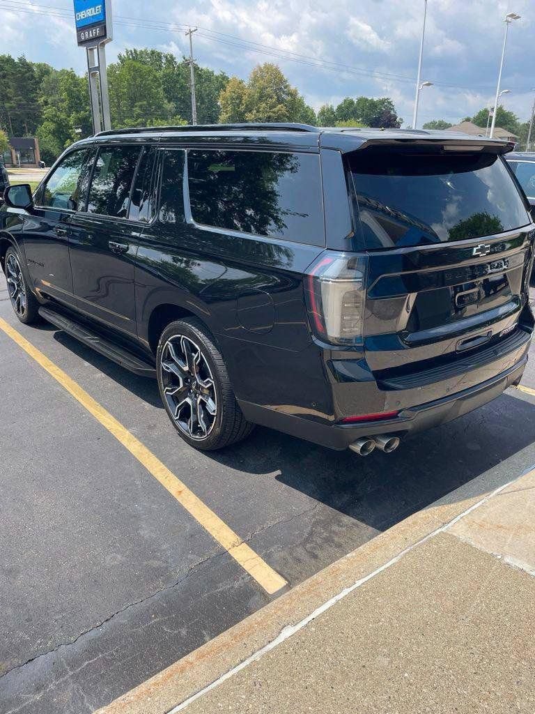 Certified 2025 Chevrolet Suburban RST w/ RST Capability Package AWD/4WD image 2