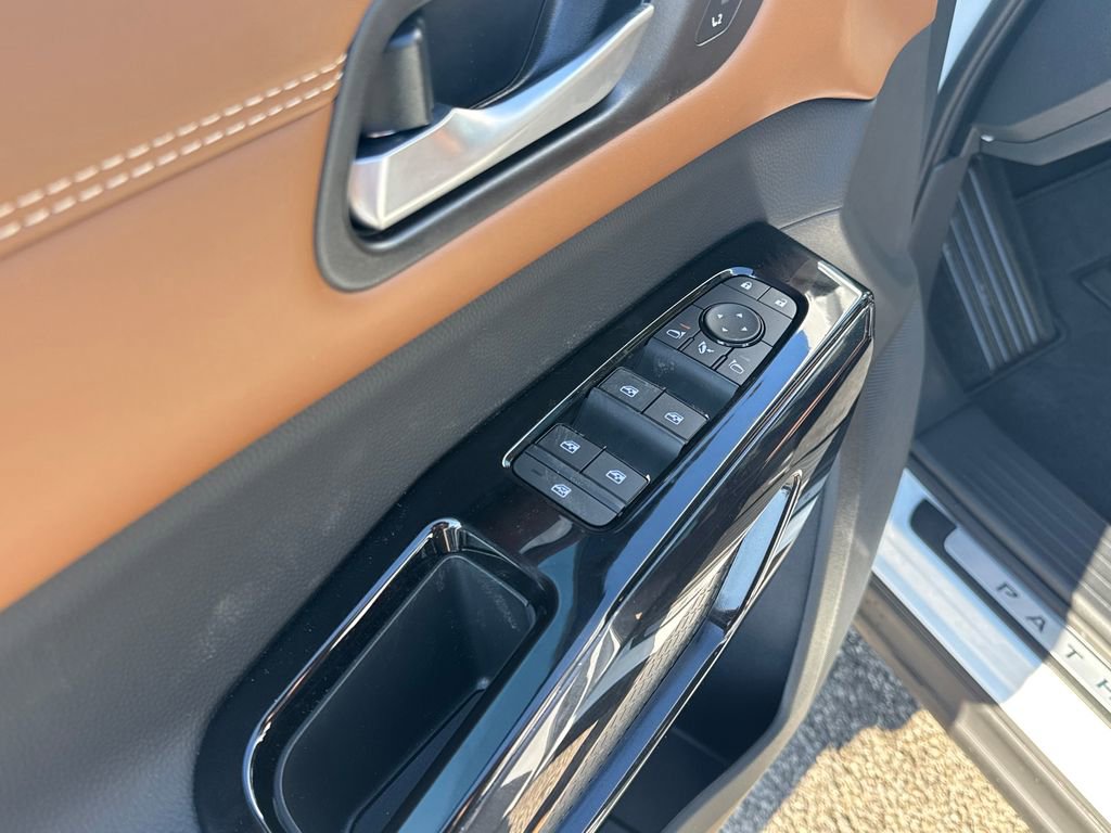 New 2026 Nissan Pathfinder Platinum image 12