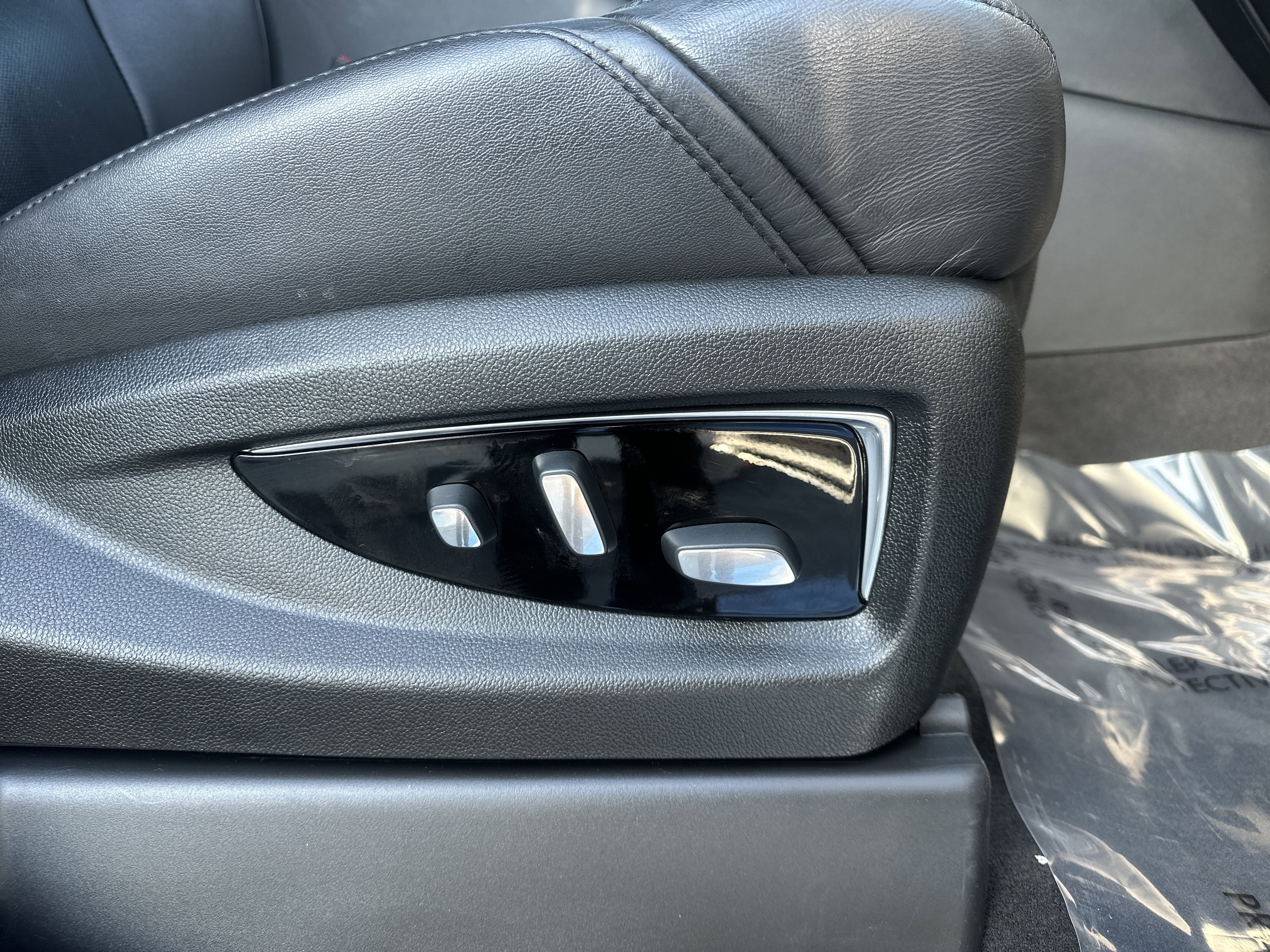 Used 2020 Cadillac Escalade Premium Luxury image 29