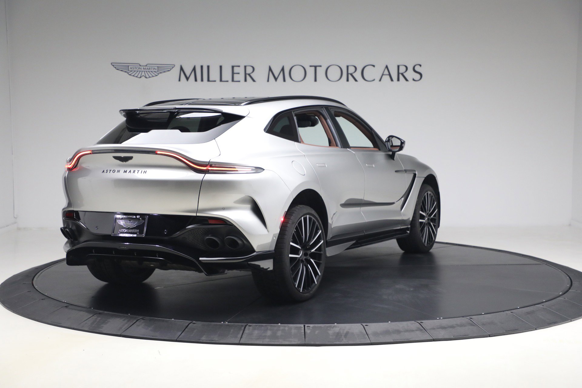 Used 2023 Aston Martin DBX 707 image 7