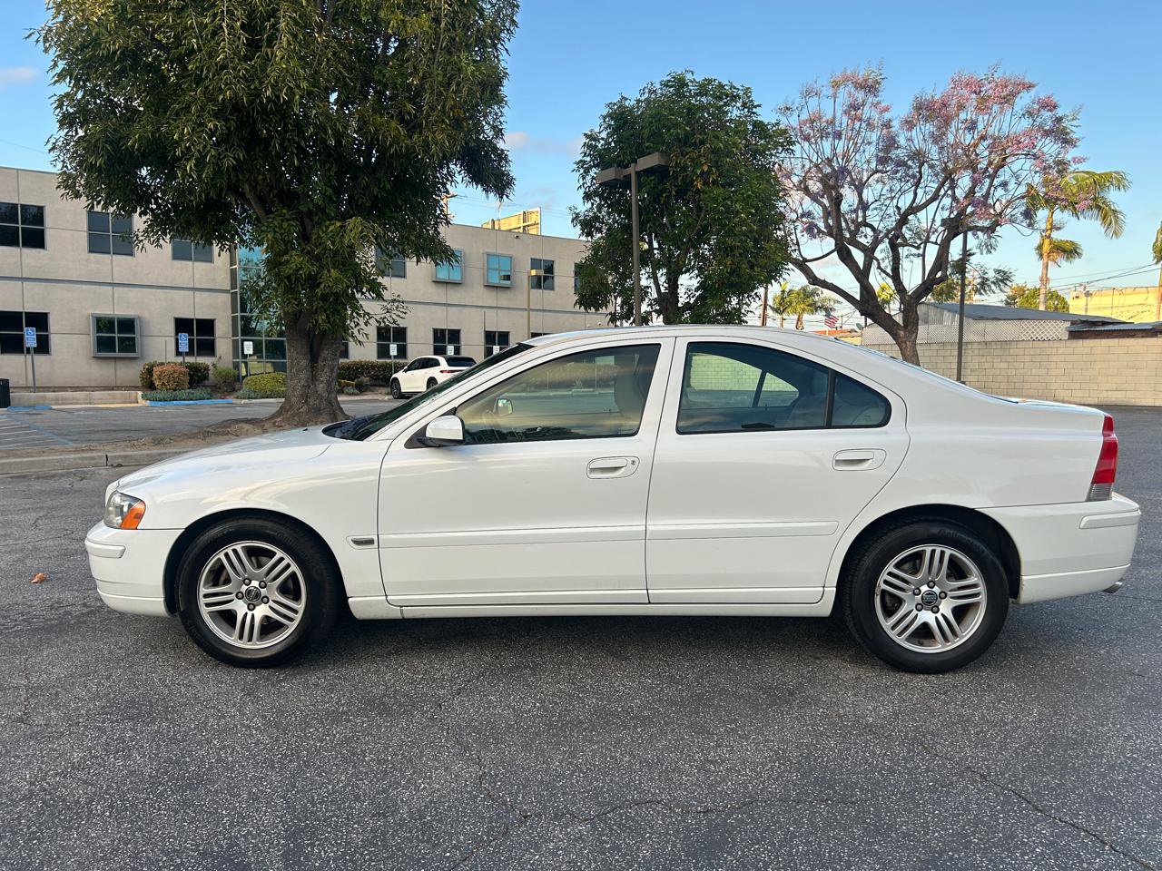 Used 2005 Volvo S60 2.5T image 2