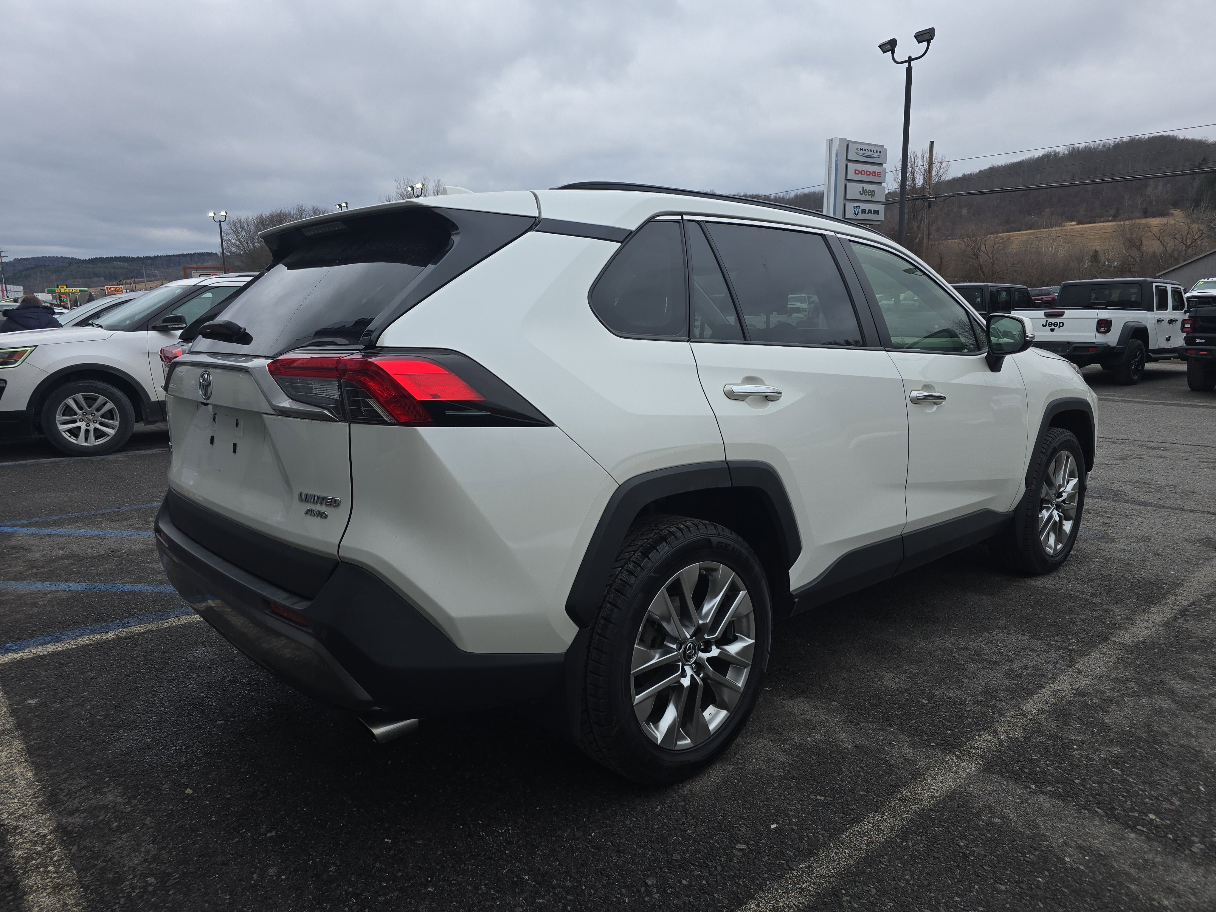 Used 2019 Toyota RAV4 Limited w/ All Weather Liner Package video 3