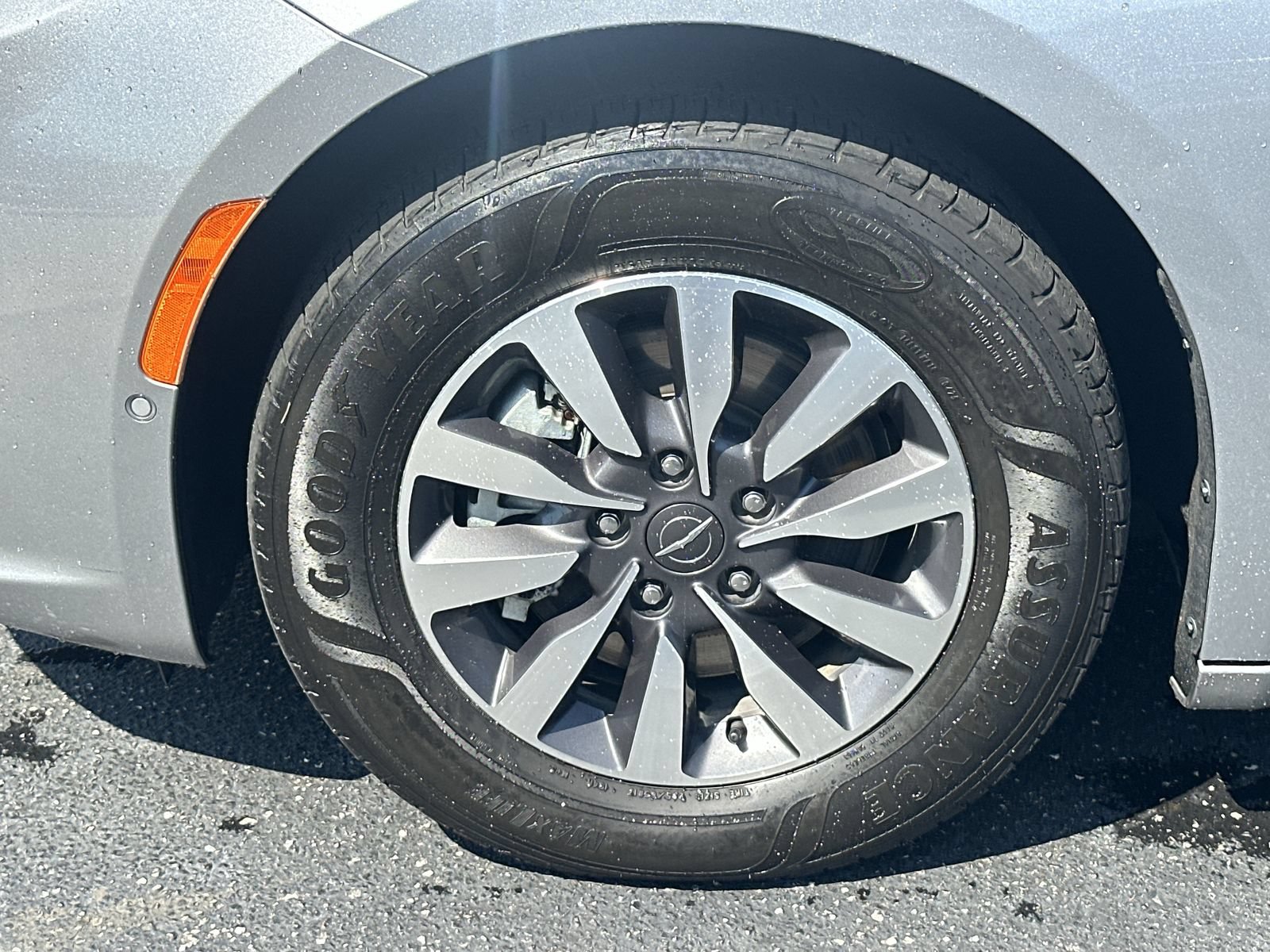 Used 2021 Chrysler Pacifica Touring-L FWD image 13