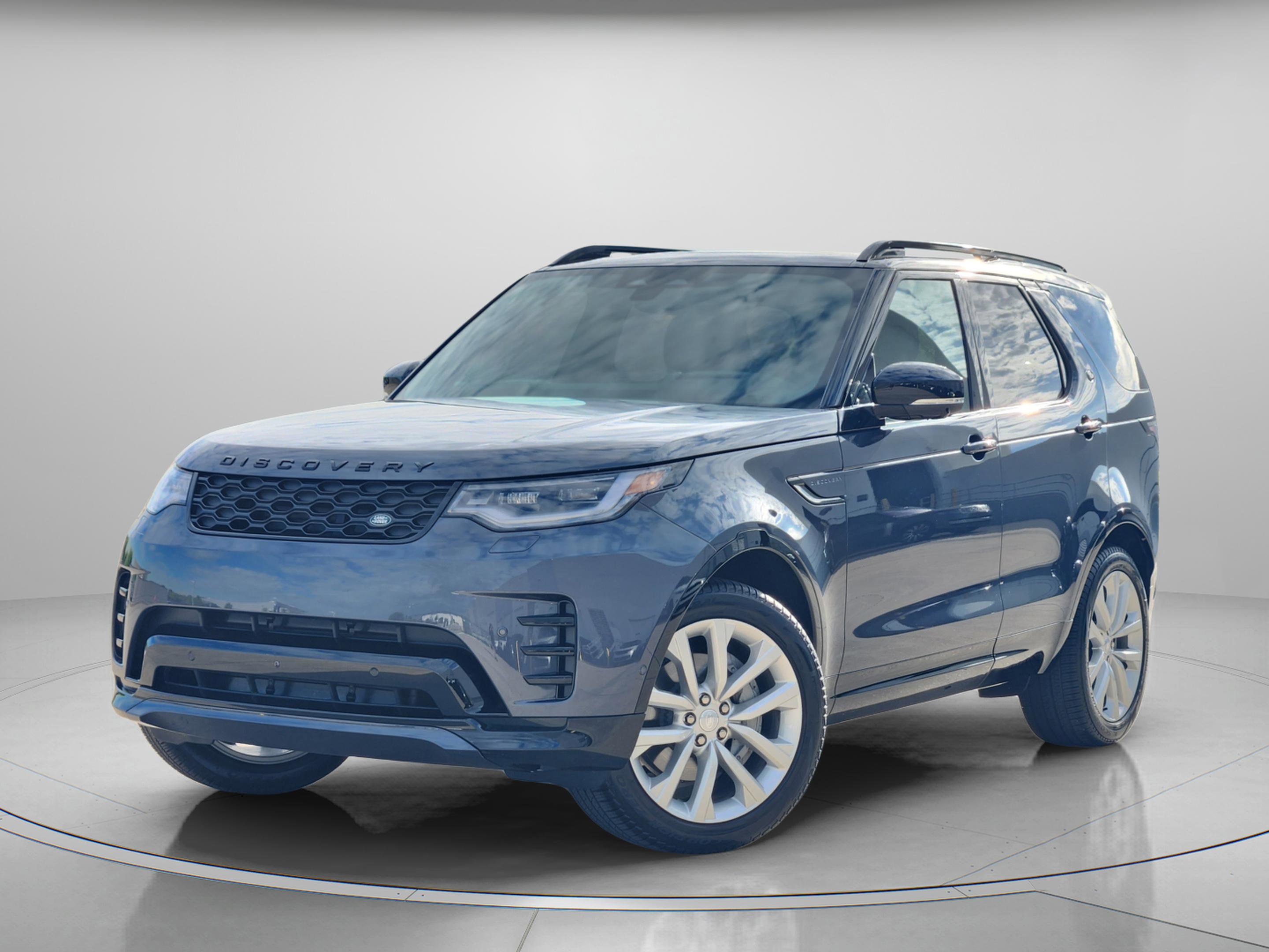 Certified 2024 Land Rover Discovery Dynamic SE image 1