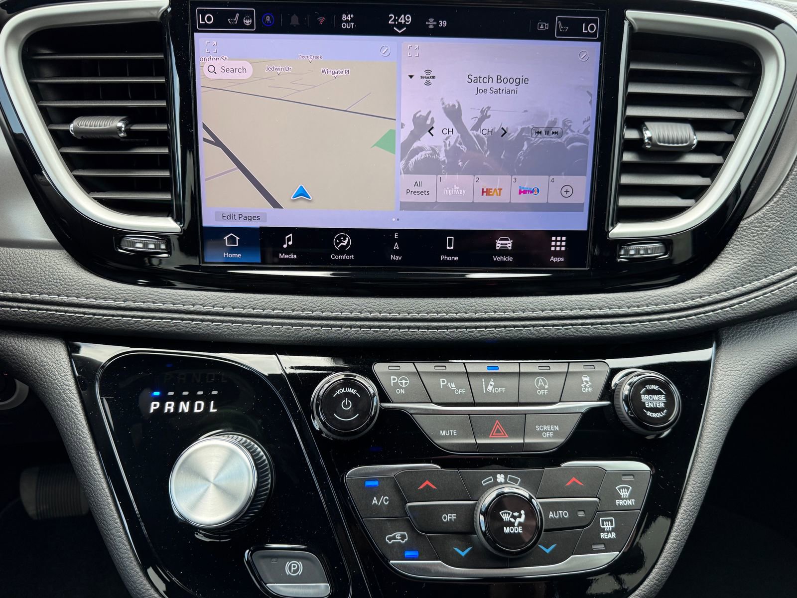 New 2025 Chrysler Pacifica Select w/ Uconnect Theater Family Group image 20