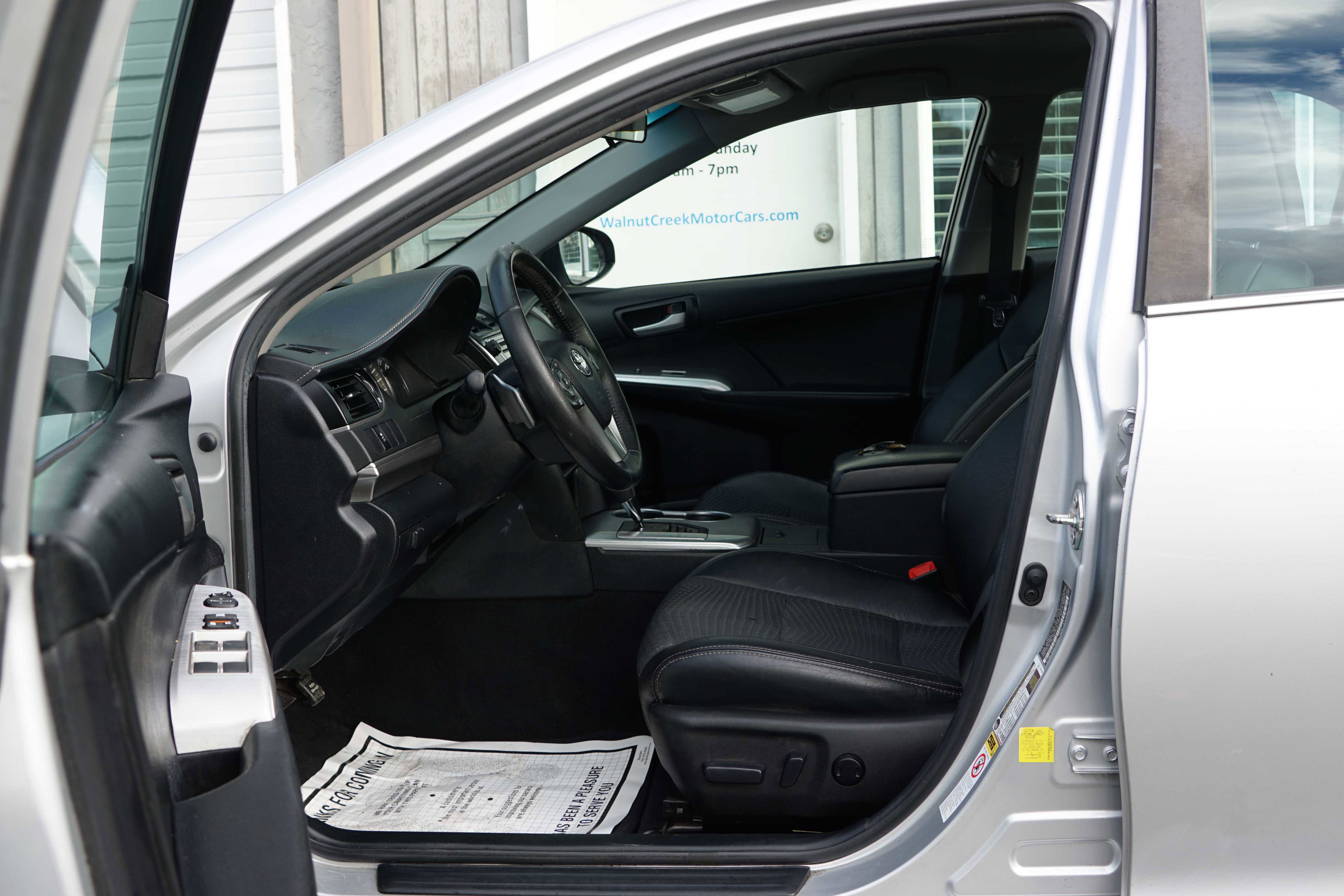 Used 2014 Toyota Camry SE image 38