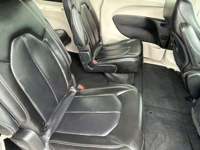 Used 2023 Chrysler Pacifica Touring-L FWD image 33