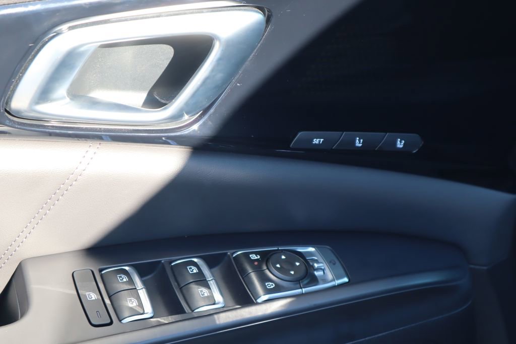 Used 2025 Kia Carnival SX Prestige image 23