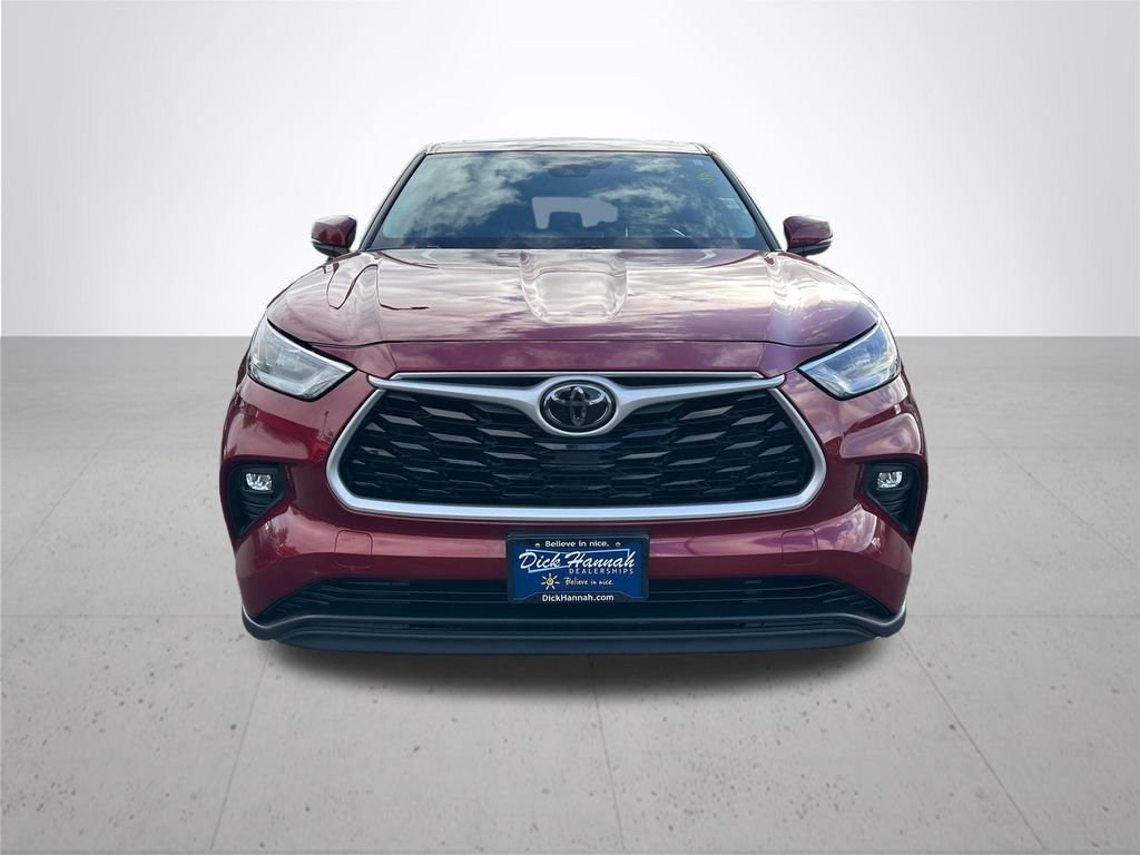 Used 2020 Toyota Highlander LE image 3