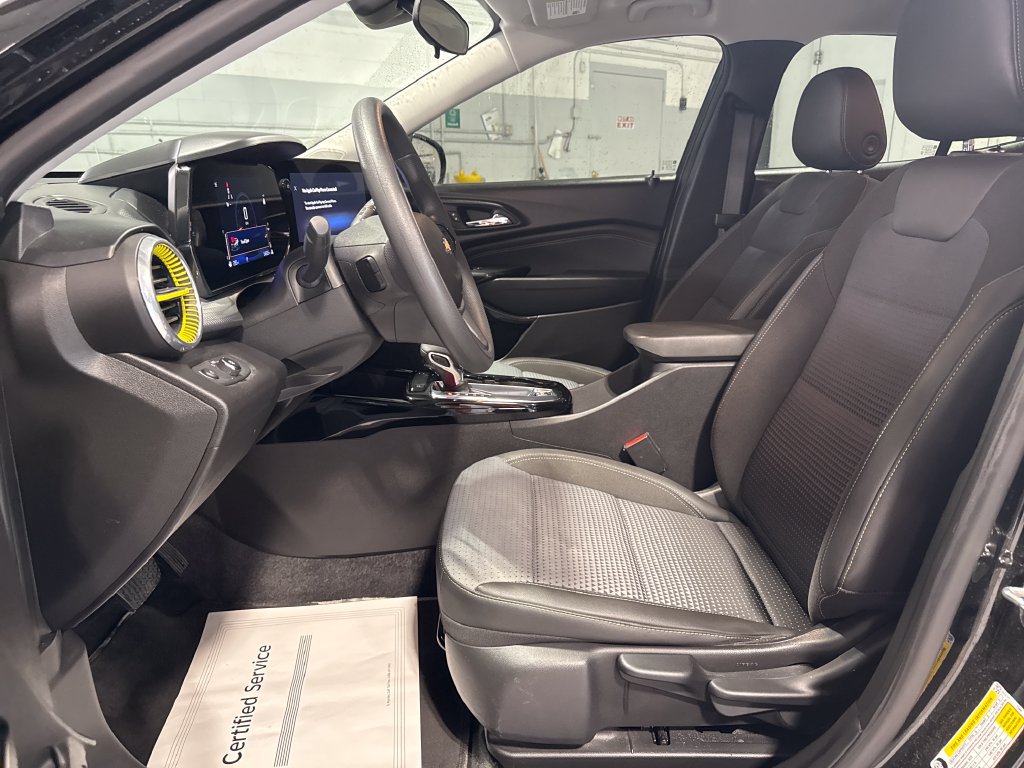 Used 2024 Chevrolet Trax LT FWD image 23