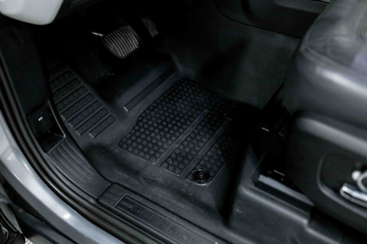 Used 2023 Land Rover Defender 130 SE image 42