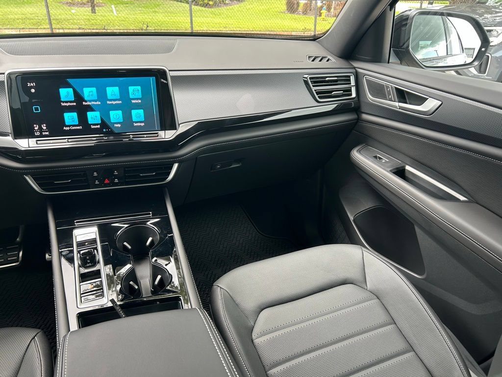 New 2026 Volkswagen Atlas Cross Sport SEL R-Line AWD/4WD image 11