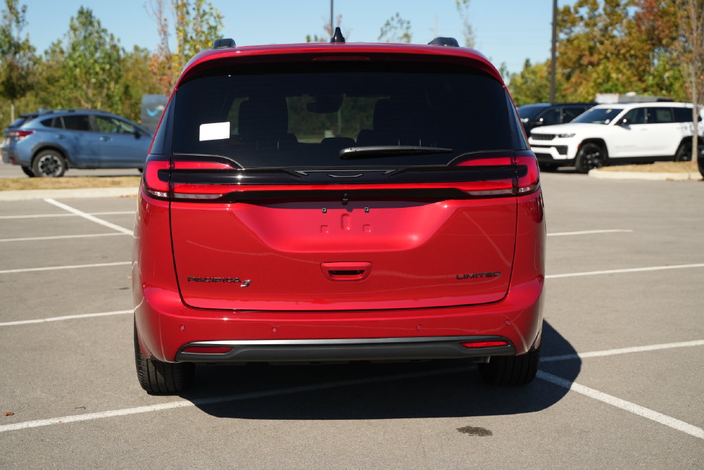 New 2027 Chrysler Pacifica Limited FWD image 6