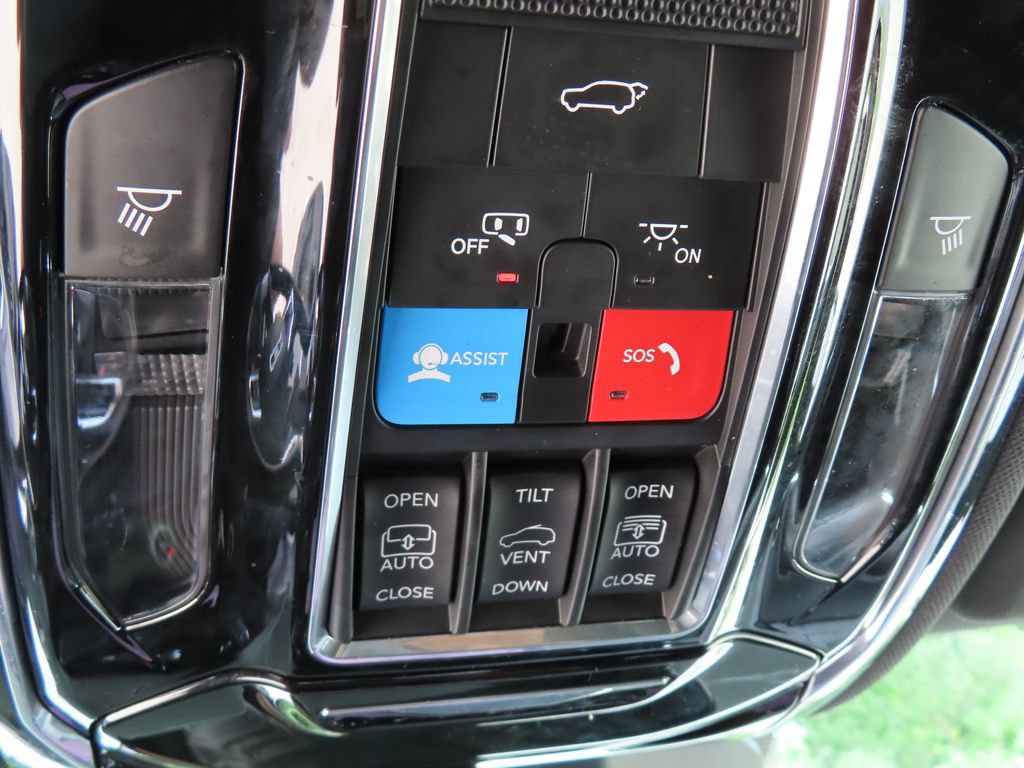 Used 2023 Jeep Grand Cherokee Overland w/ Adv Protech Group III AWD/4WD image 15