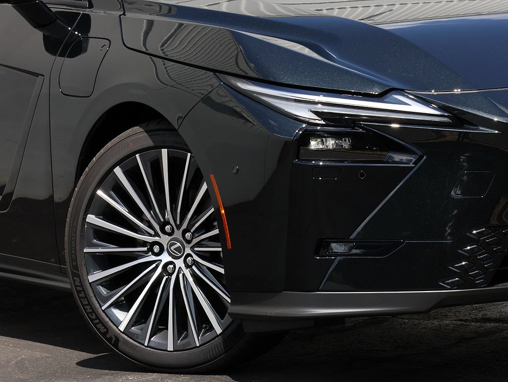 New 2026 Lexus ES 350e FWD image 3