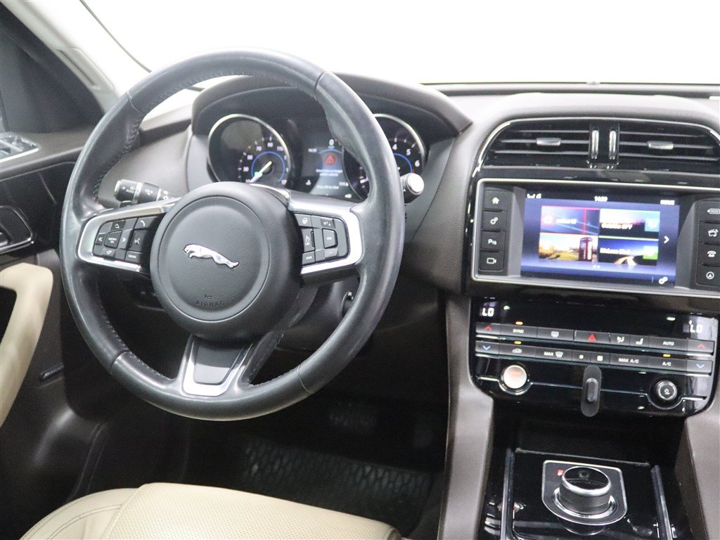 Used 2018 Jaguar F-PACE Prestige AWD/4WD image 23