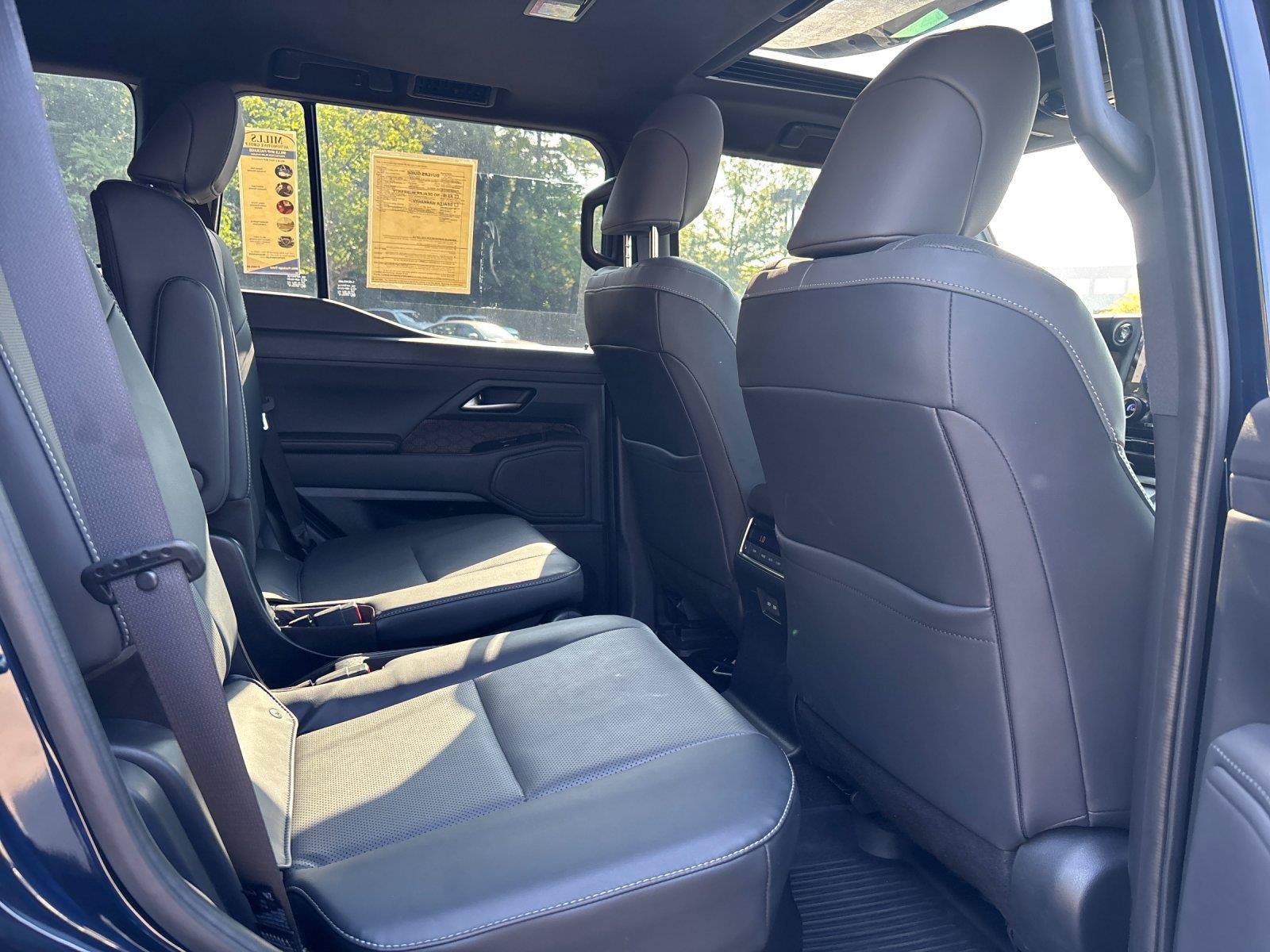 Used 2024 Lexus GX 550 w/ Accessory Package (31) AWD/4WD image 37