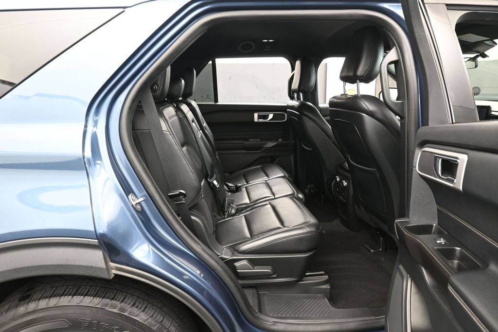 Used 2020 Ford Explorer XLT w/ Equipment Group 202A AWD/4WD image 35