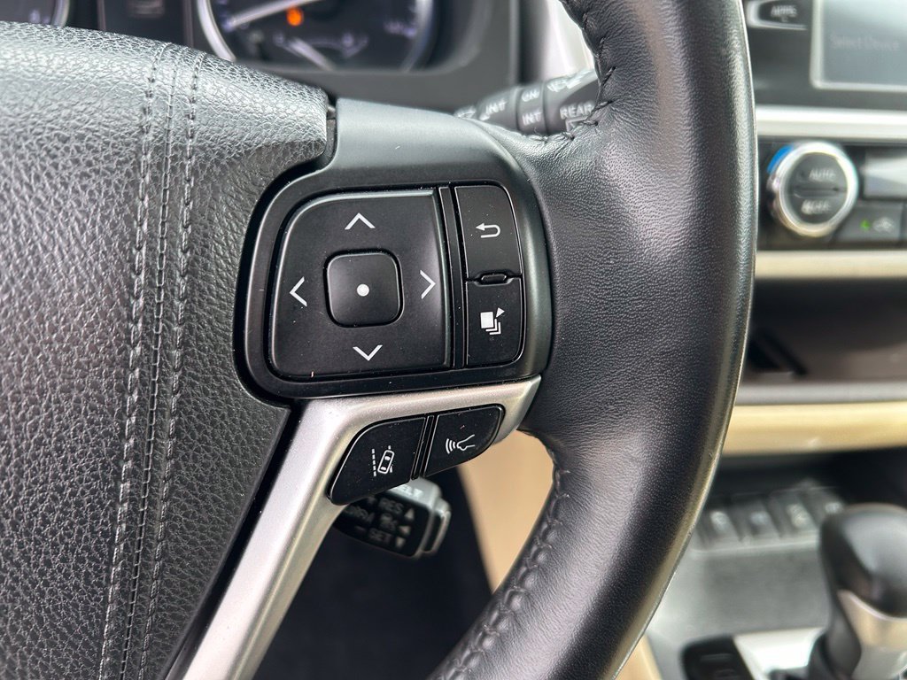 Used 2017 Toyota Highlander XLE AWD/4WD image 21