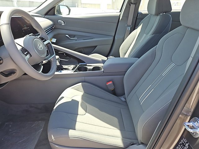 Certified 2025 Hyundai Elantra SEL image 15