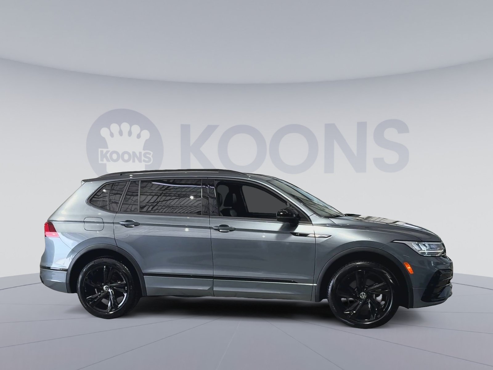 Used 2024 Volkswagen Tiguan SE R-Line AWD/4WD image 12