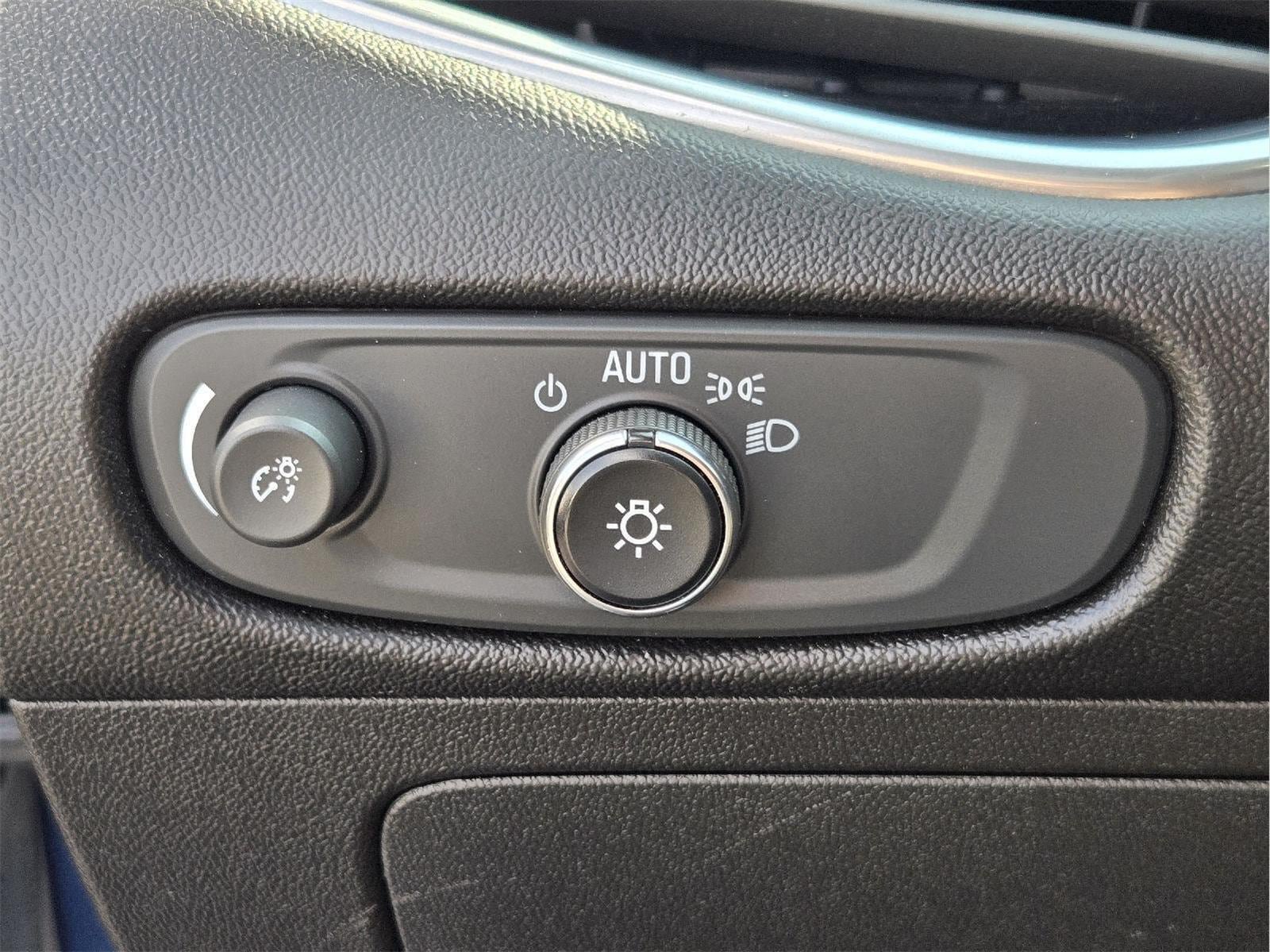 Used 2020 Chevrolet Malibu LT FWD image 20