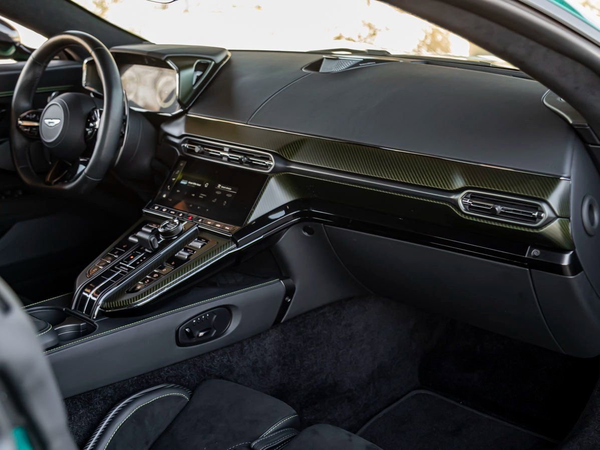 Used 2025 Aston Martin V8 Vantage Coupe image 24