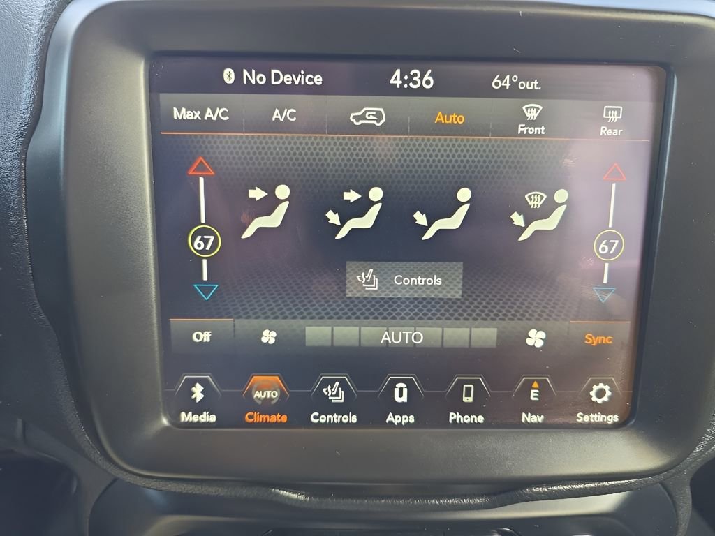 Used 2022 Jeep Renegade Latitude w/ Convenience Group AWD/4WD image 21