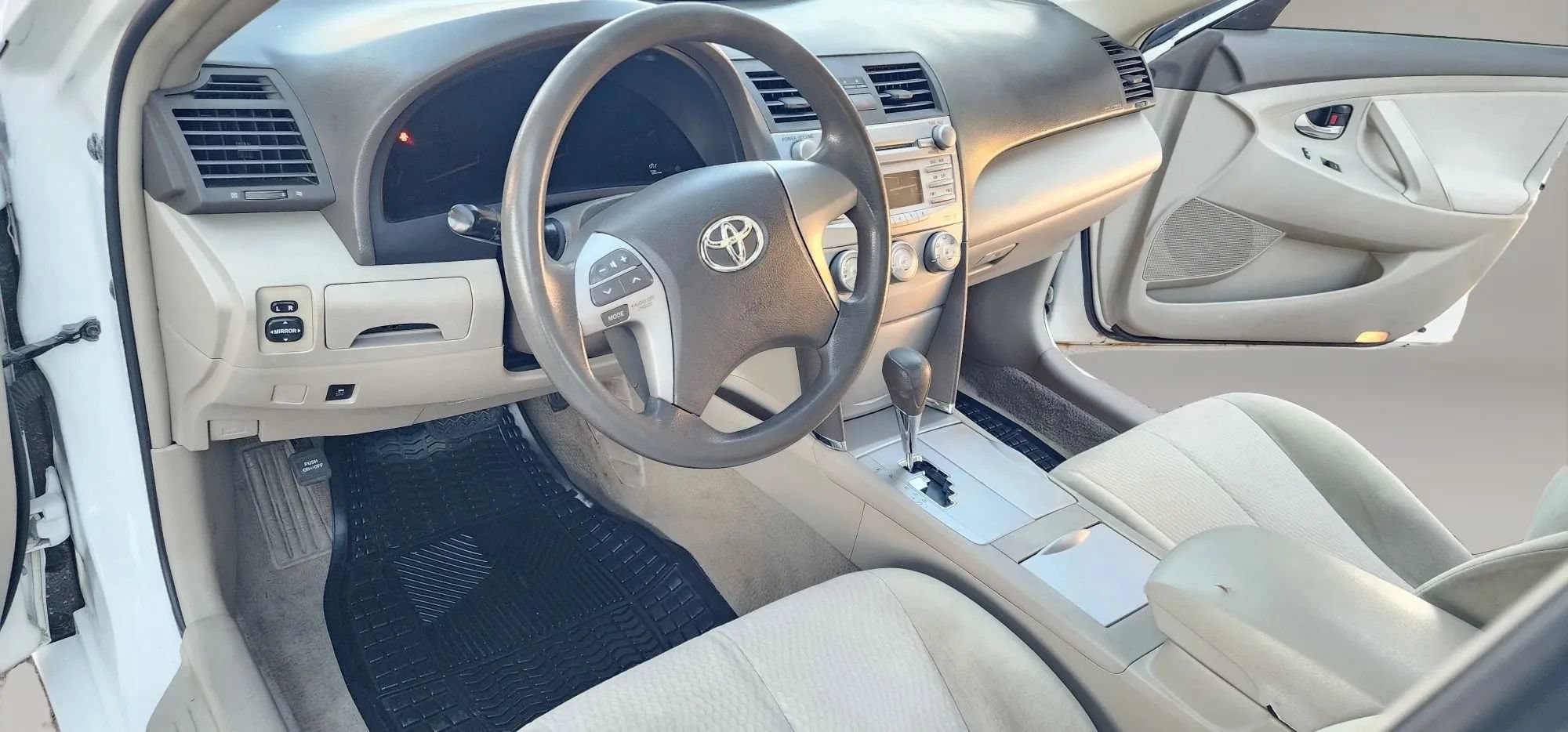 Used 2011 Toyota Camry LE FWD image 13