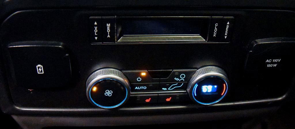 Used 2020 Ford Expedition Limited image 34