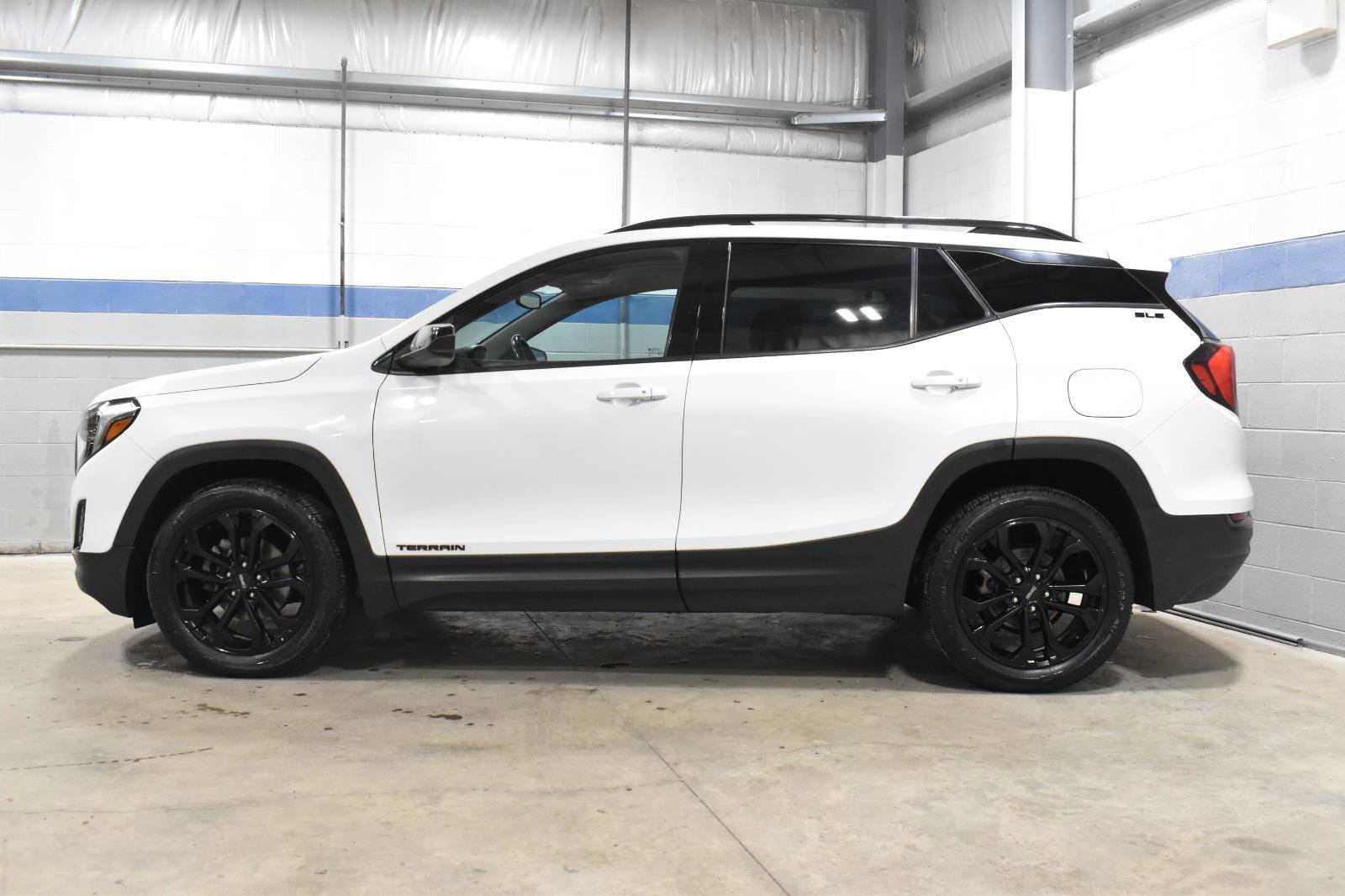 Used 2020 GMC Terrain SLE w/ Elevation Edition FWD image 21