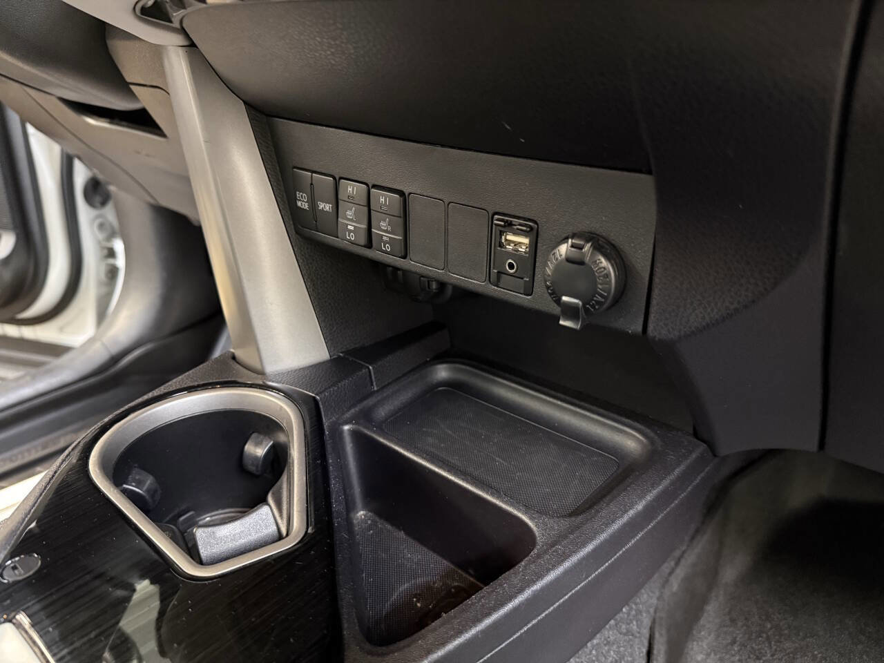 Used 2017 Toyota RAV4 Limited w/ Protection Package image 42