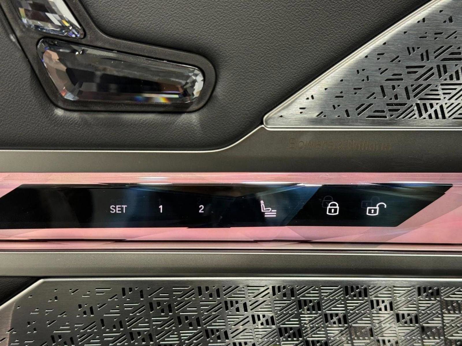 Certified 2025 BMW 760i xDrive w/ Executive Package image 24