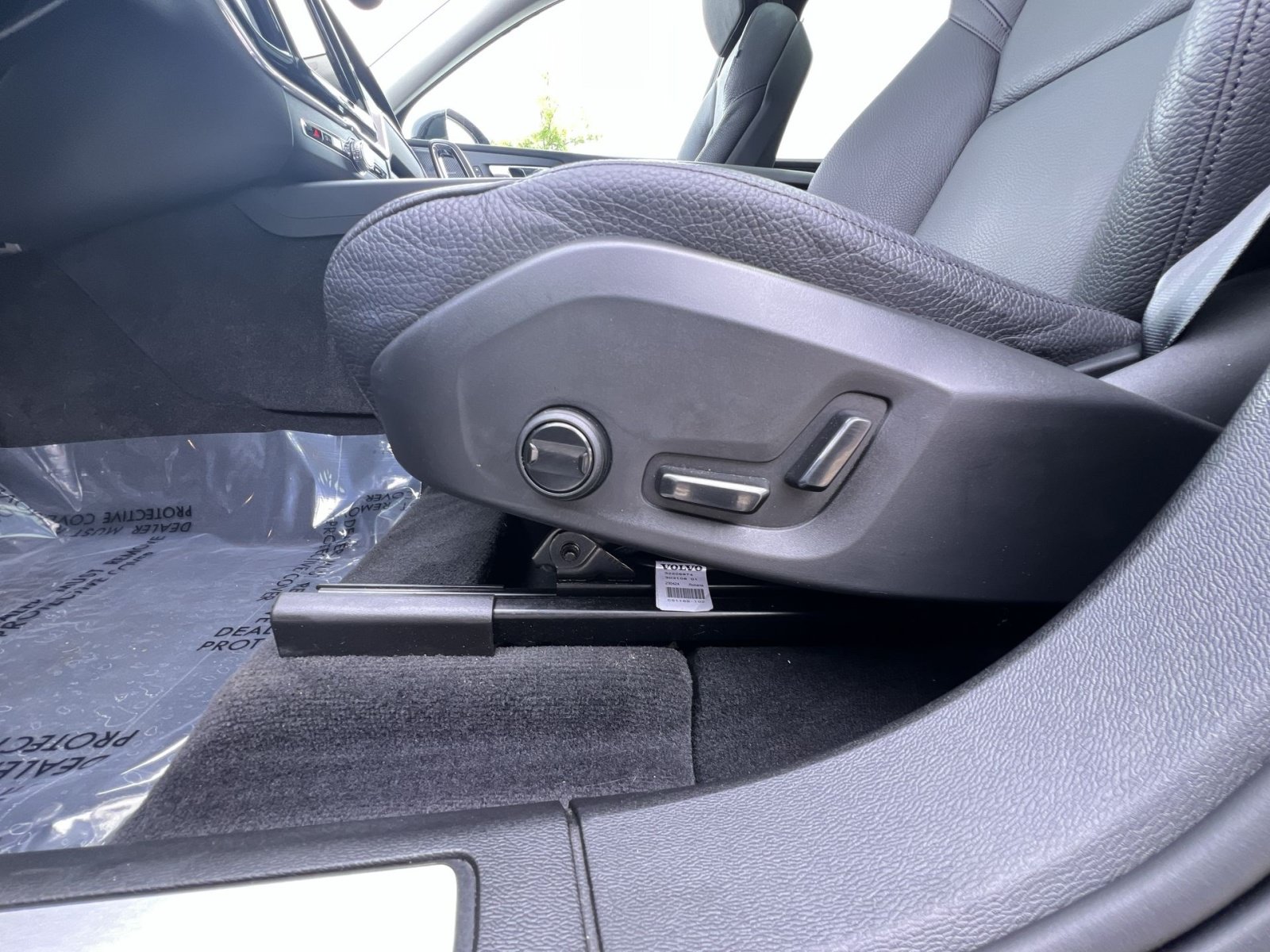 Used 2024 Volvo XC60 T8 Plus w/ Protection Package Premier AWD/4WD image 14