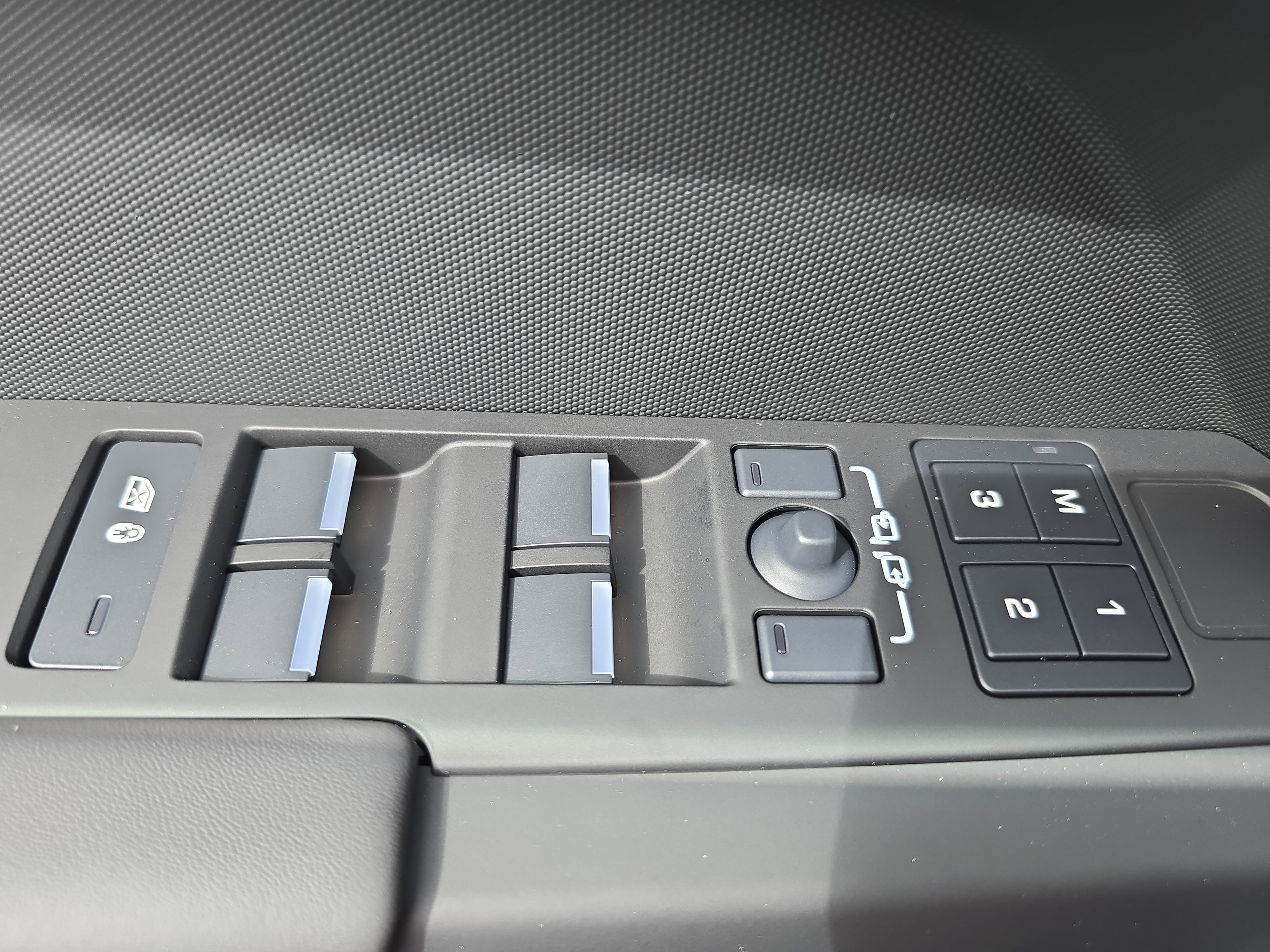 New 2026 Land Rover Defender 110 S image 27