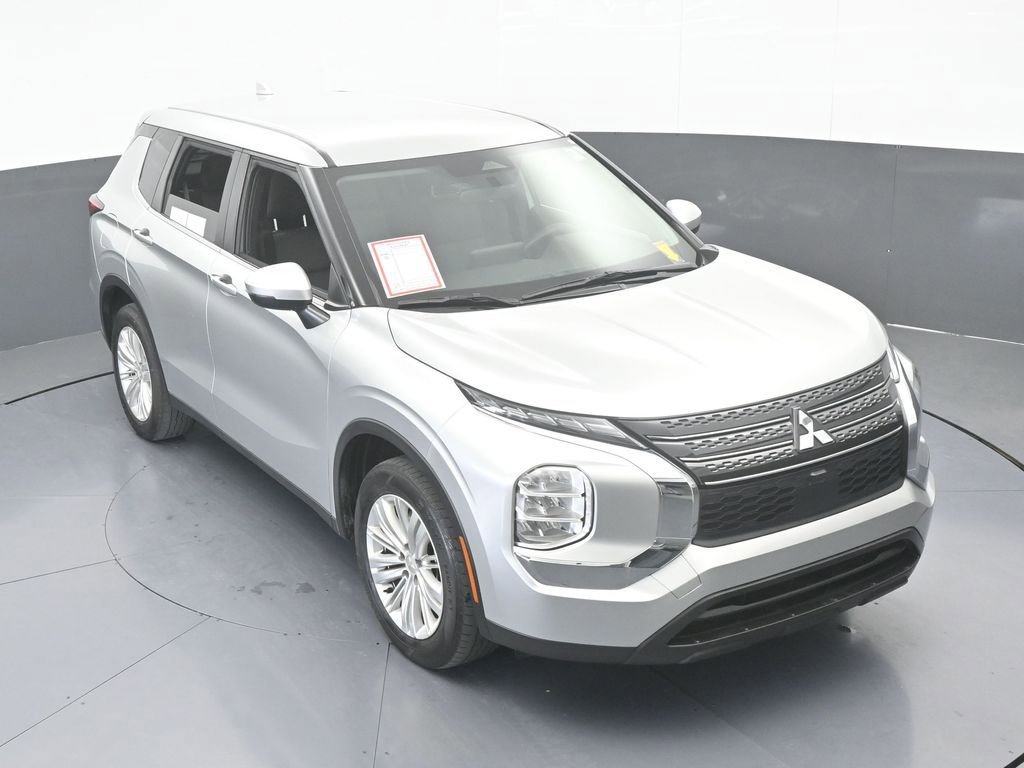 Used 2024 Mitsubishi Outlander ES image 18