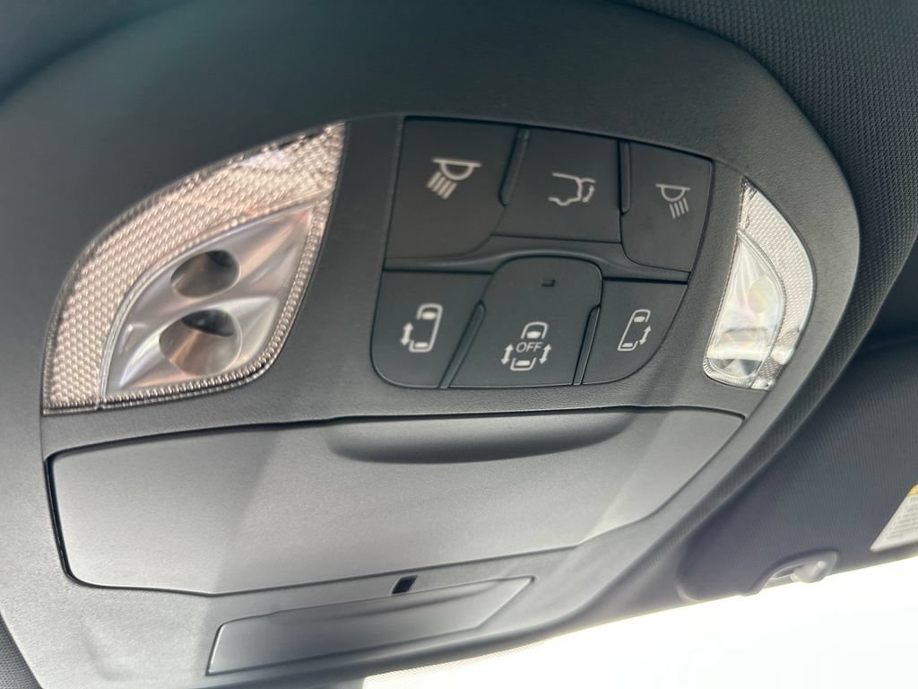 New 2025 Chrysler Pacifica Select FWD image 21