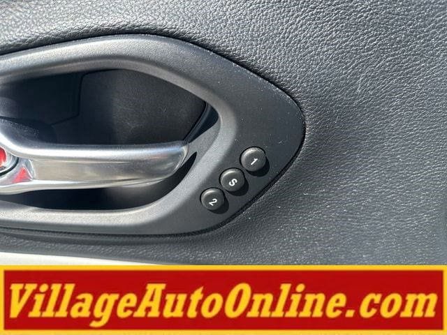 Used 2019 Jeep Cherokee Limited w/ Trailer Tow Group AWD/4WD image 13