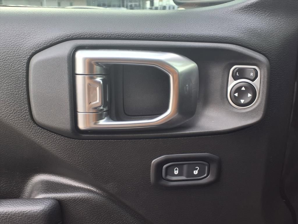 Used 2025 Jeep Gladiator Mojave image 8