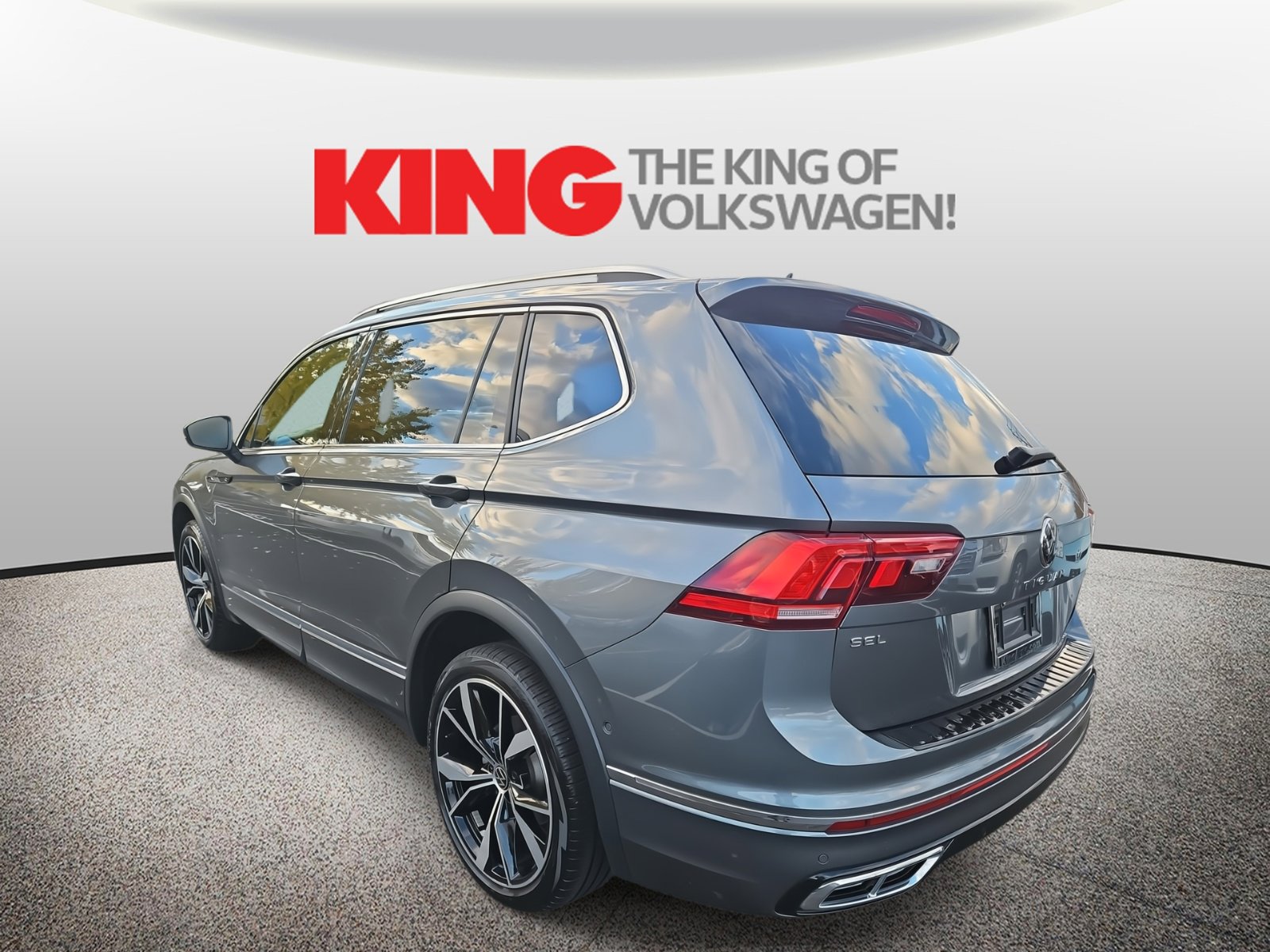 Certified 2023 Volkswagen Tiguan SEL R-Line image 6