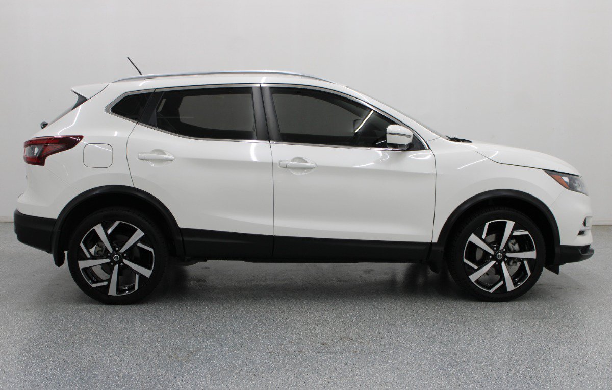 Used 2020 Nissan Rogue Sport SL FWD image 2