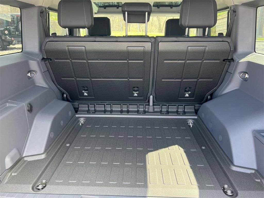 Used 2025 INEOS Grenadier Base image 11