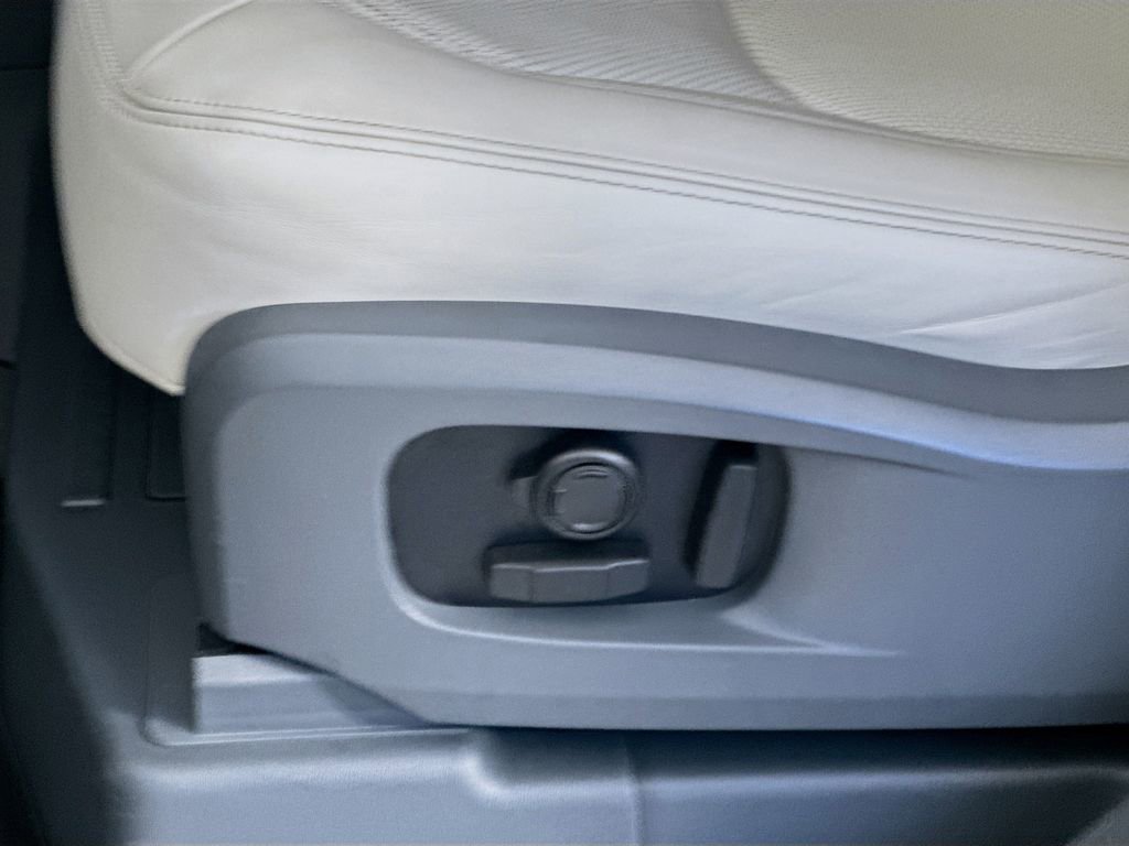 Used 2024 Land Rover Defender 110 S AWD/4WD image 22