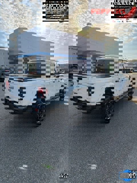 Used 2023 Jeep Gladiator Overland image 3