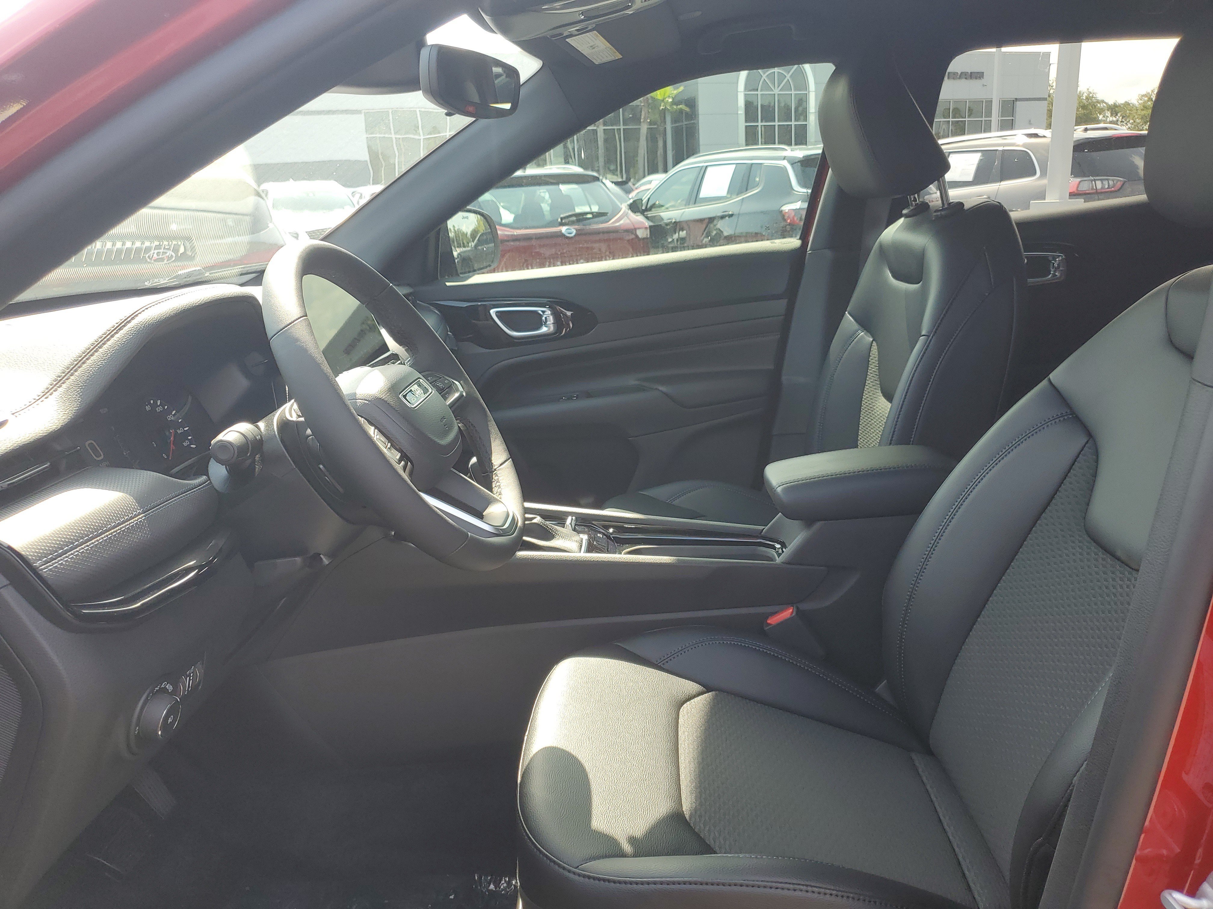 New 2026 Jeep Compass Latitude AWD/4WD image 32