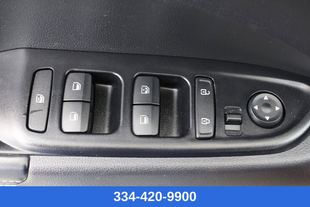 Used 2024 Hyundai Venue Limited image 17