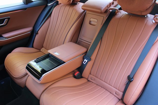 Used 2022 Mercedes-Benz S 500 4MATIC w/ 3D Technology Package image 11