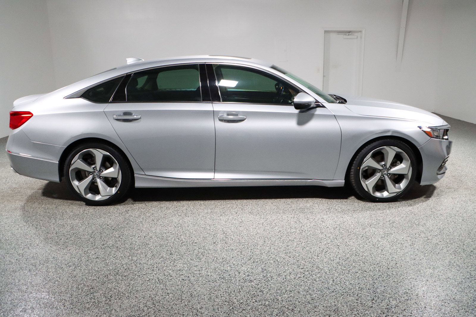 Used 2019 Honda Accord Touring image 6